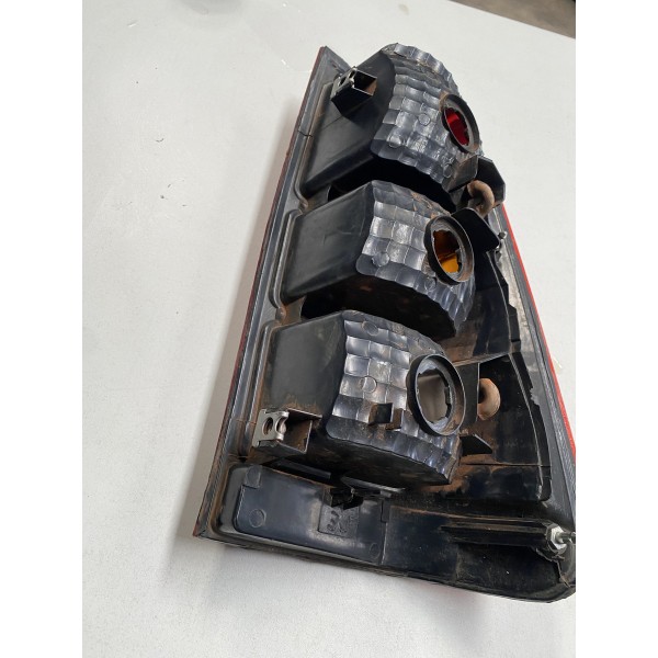 Lanterna Traseira Lado Esquerdo Hilux 2015 Usado