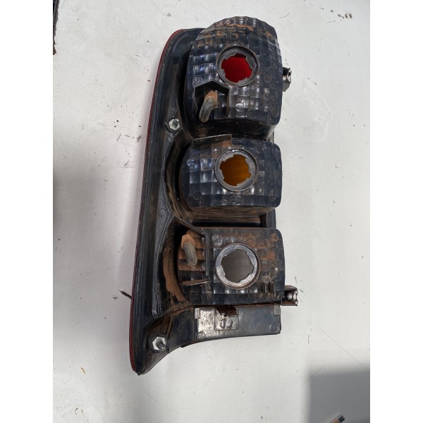 Lanterna Traseira Direita Toyota Hilux Tricolor 2005 A 2015