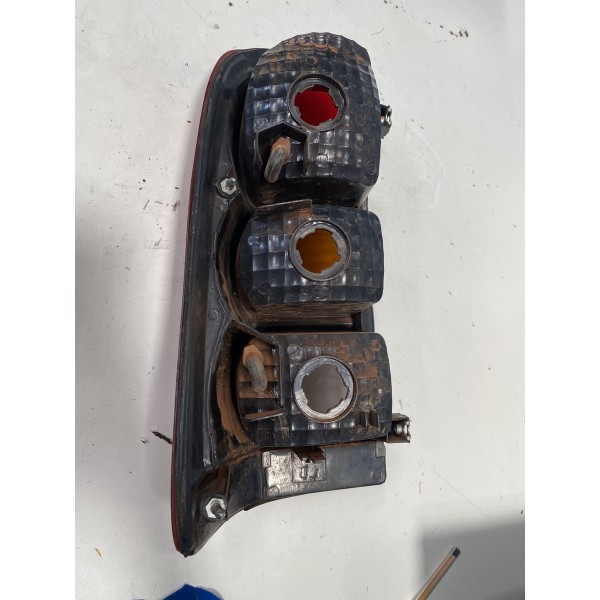 Lanterna Traseira Direita Toyota Hilux Tricolor 2005 A 2015
